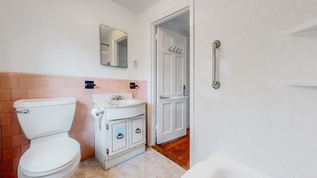 12 Fessenden St, Newton, MA 02460