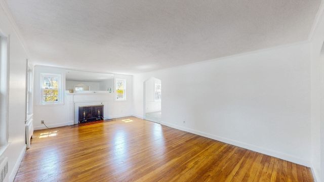 12 Fessenden St, Newton, MA 02460