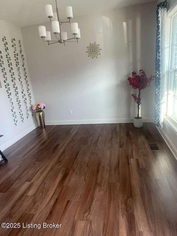 114 Belden Trl, Louisville, KY 40245