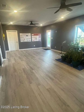 114 Belden Trl, Louisville, KY 40245