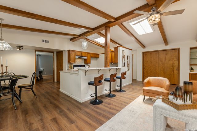 8722 Midcrown, Windcrest, TX 78239