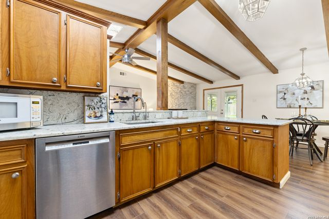 8722 Midcrown, Windcrest, TX 78239
