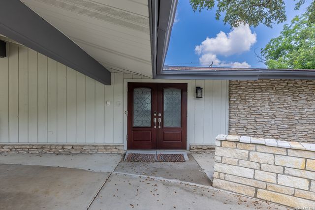 8722 Midcrown, Windcrest, TX 78239