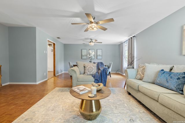 8722 Midcrown, Windcrest, TX 78239