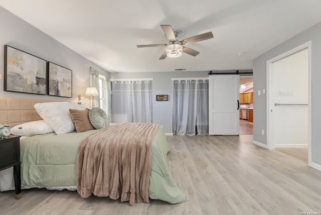 8722 Midcrown, Windcrest, TX 78239