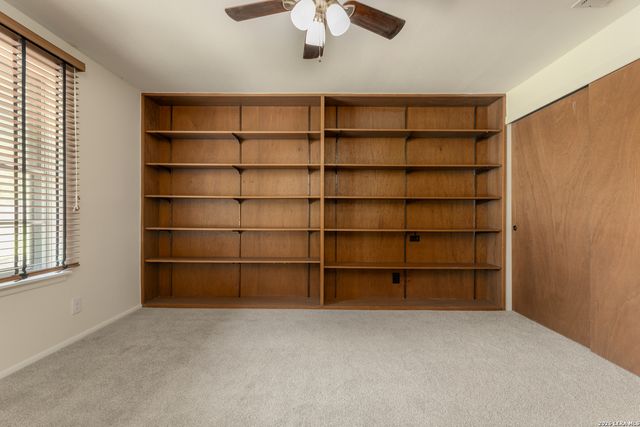 8722 Midcrown, Windcrest, TX 78239