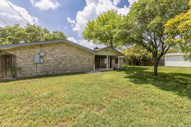 8722 Midcrown, Windcrest, TX 78239