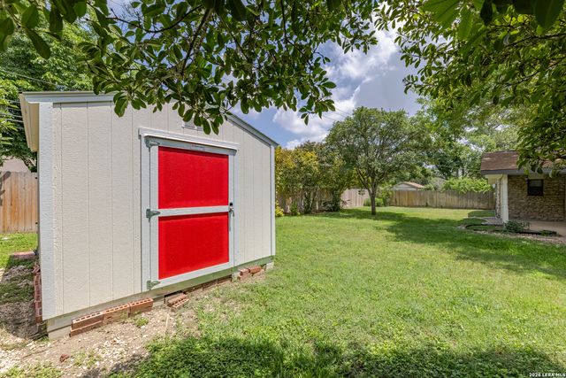 8722 Midcrown, Windcrest, TX 78239