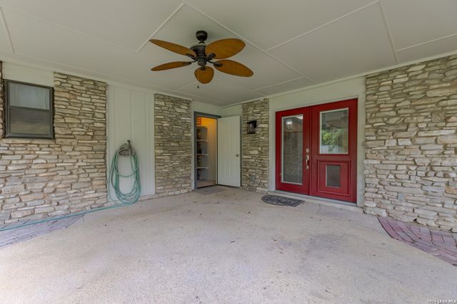 8722 Midcrown, Windcrest, TX 78239