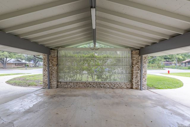 8722 Midcrown, Windcrest, TX 78239