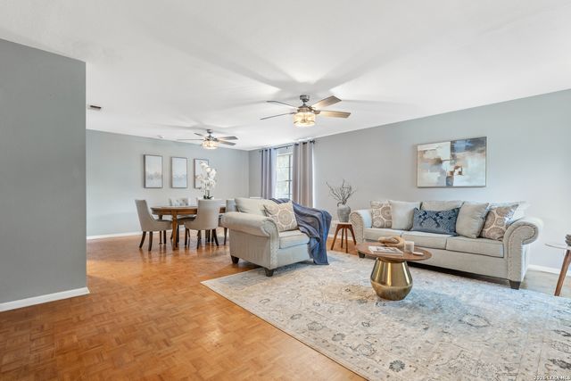 8722 Midcrown, Windcrest, TX 78239