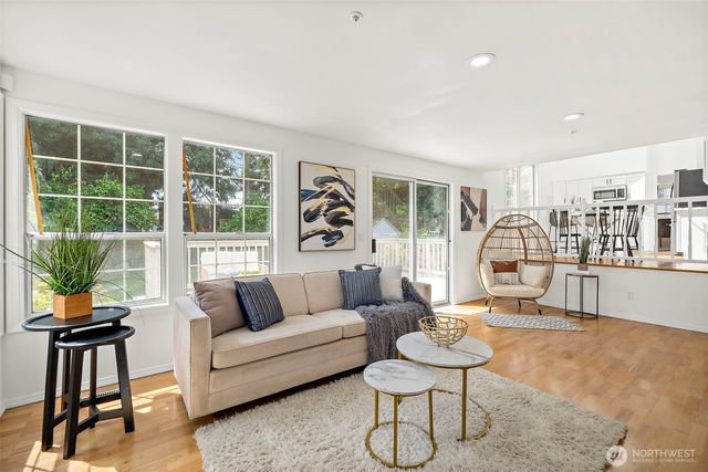9219 S 237th Place, Kent, WA 98031