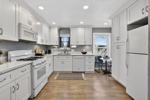 2321 Howe Ave, Sacramento, CA 95825