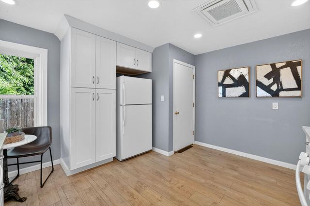 2321 Howe Ave, Sacramento, CA 95825