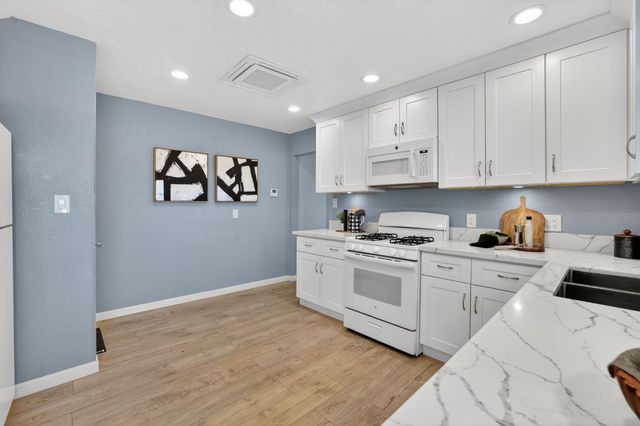 2321 Howe Ave, Sacramento, CA 95825