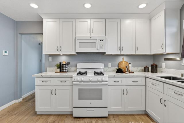 2321 Howe Ave, Sacramento, CA 95825