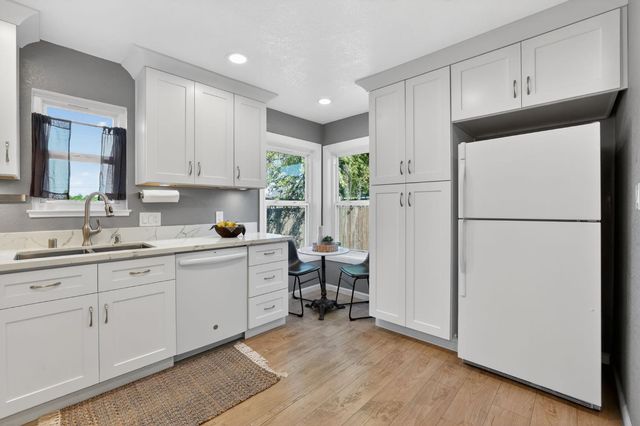 2321 Howe Ave, Sacramento, CA 95825