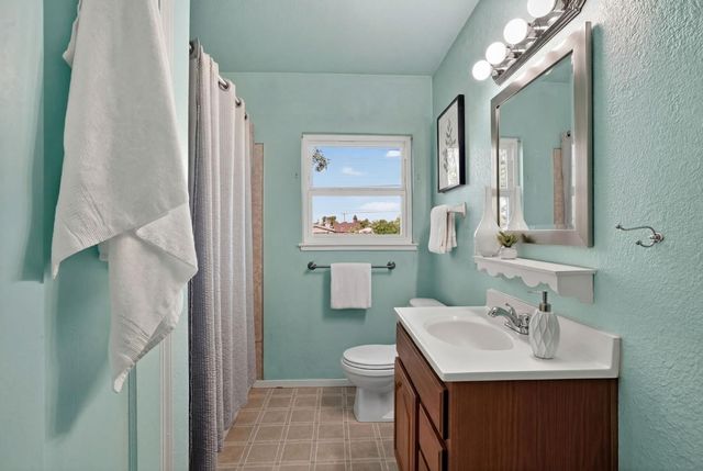 2321 Howe Ave, Sacramento, CA 95825