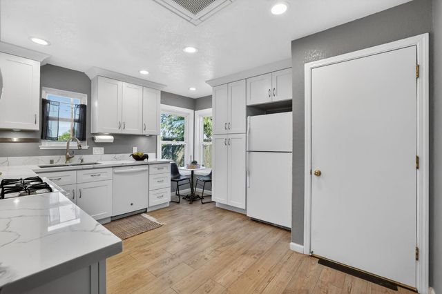 2321 Howe Ave, Sacramento, CA 95825