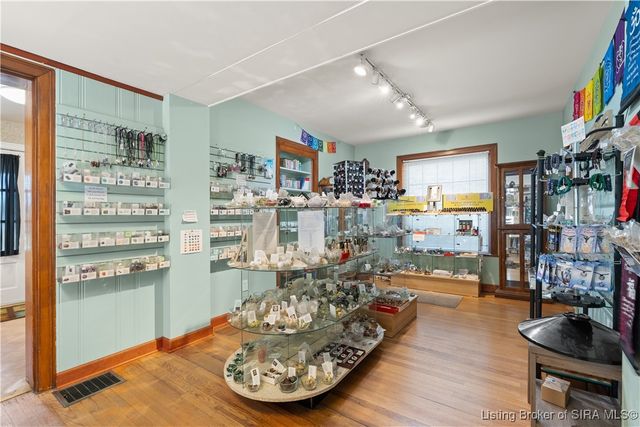 1302 E 10th Street, Jeffersonville, IN 47130