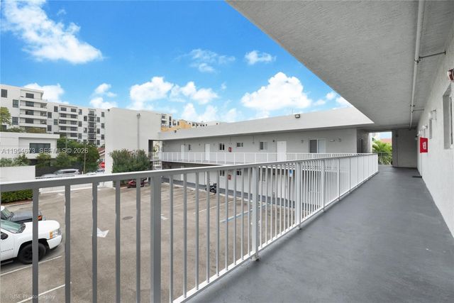 750 SW 2nd St, Miami, FL 33130