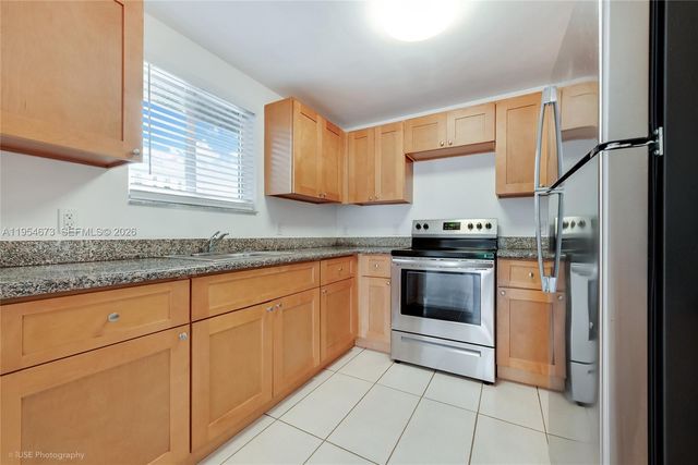 750 SW 2nd St, Miami, FL 33130