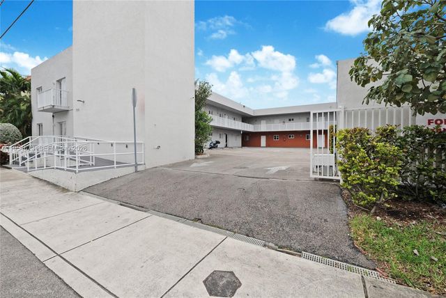 750 SW 2nd St, Miami, FL 33130