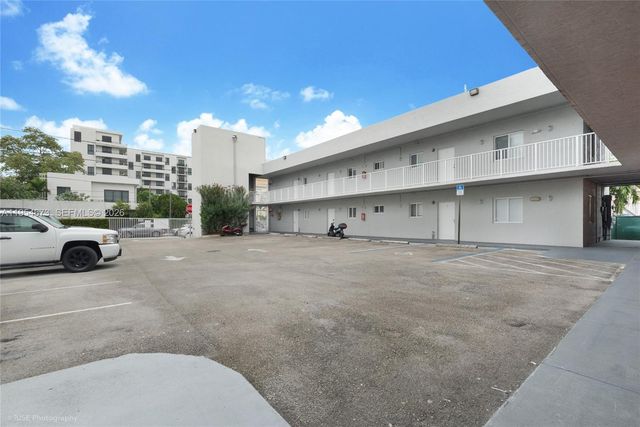 750 SW 2nd St, Miami, FL 33130