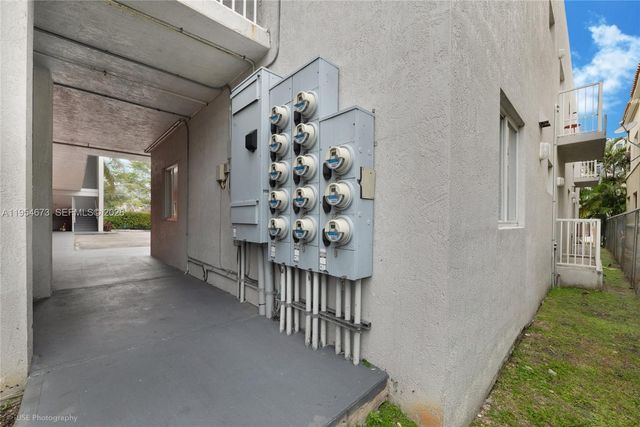 750 SW 2nd St, Miami, FL 33130