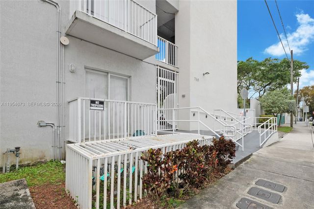 750 SW 2nd St, Miami, FL 33130