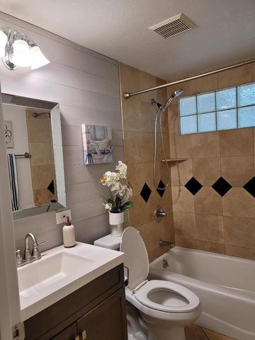 2100 Madera Road, Sacramento, CA 95825