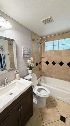 2100 Madera Road, Sacramento, CA 95825
