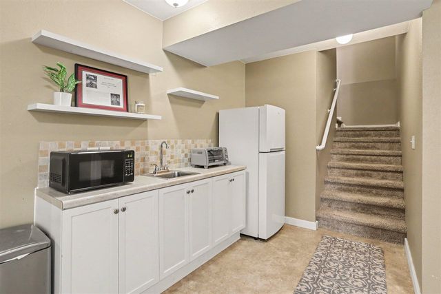 1219 Ellery Grove Court, Vicksburg, MI 49097