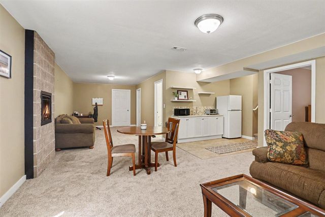 1219 Ellery Grove Court, Vicksburg, MI 49097