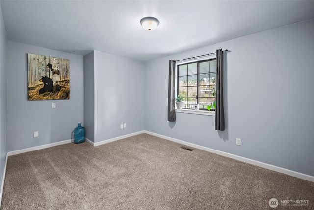 6601 E Chester Road, Port Orchard, WA 98366