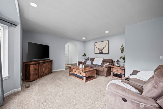 6601 E Chester Road, Port Orchard, WA 98366