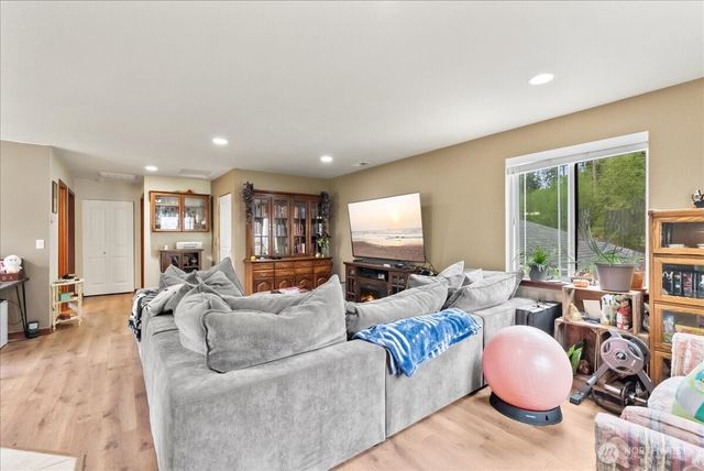 8178 Sandy Road NE, Bremerton, WA 98311