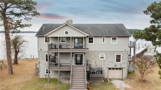 512 Spivey LN, Seaford, VA 23696