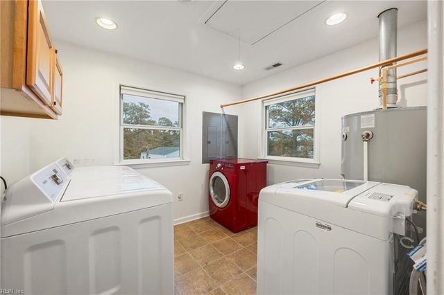 512 Spivey LN, Seaford, VA 23696