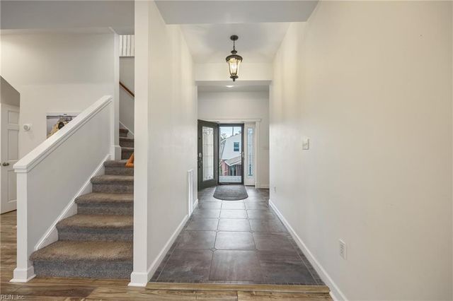 512 Spivey LN, Seaford, VA 23696