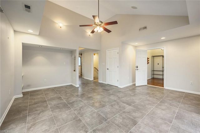 512 Spivey LN, Seaford, VA 23696