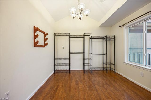 512 Spivey LN, Seaford, VA 23696