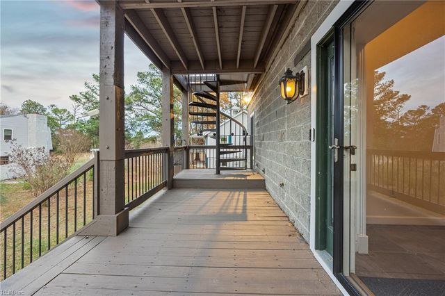 512 Spivey LN, Seaford, VA 23696