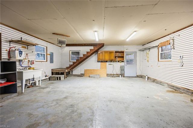 512 Spivey LN, Seaford, VA 23696