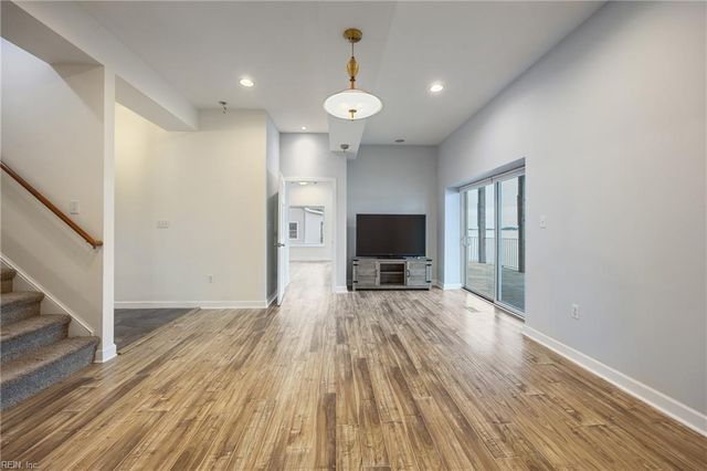 512 Spivey LN, Seaford, VA 23696