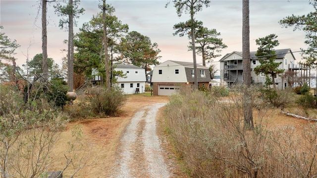 512 Spivey LN, Seaford, VA 23696