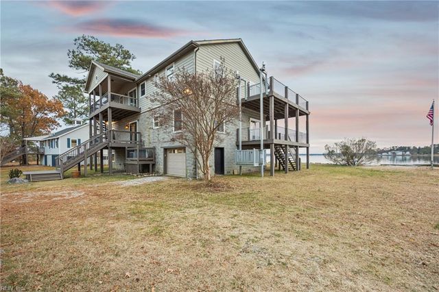 512 Spivey LN, Seaford, VA 23696