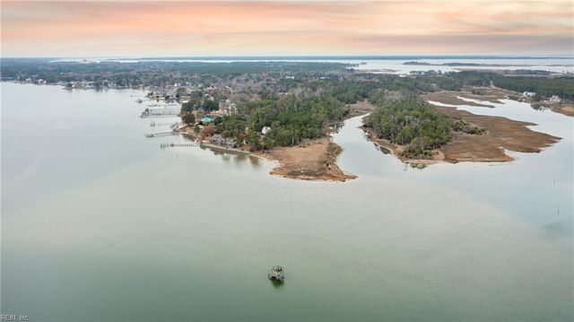 512 Spivey LN, Seaford, VA 23696