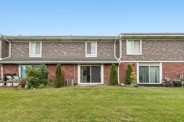 15 Cour Deauville, Palos Hills, IL 60465