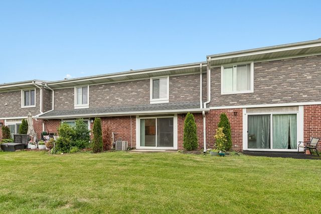 15 Cour Deauville, Palos Hills, IL 60465